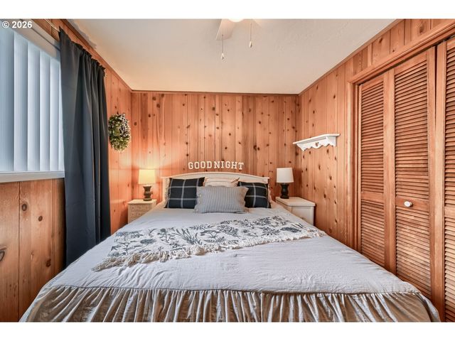2565 DOVER Dr, Eugene, OR 97404