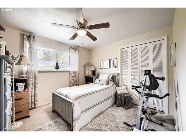 2565 DOVER Dr, Eugene, OR 97404
