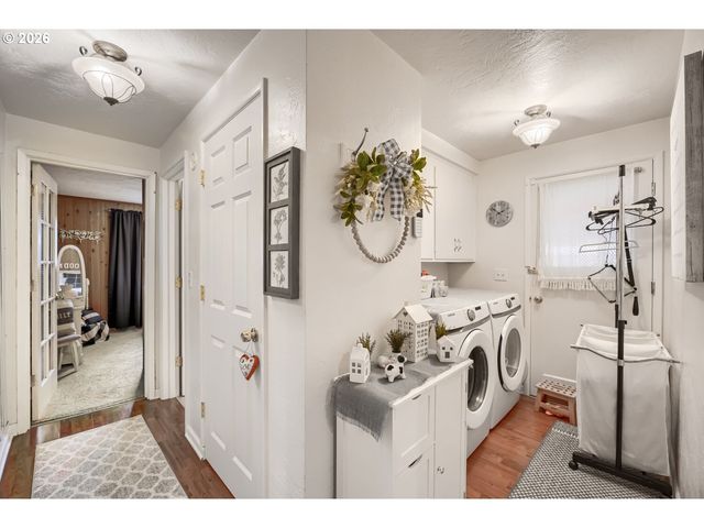 2565 DOVER Dr, Eugene, OR 97404