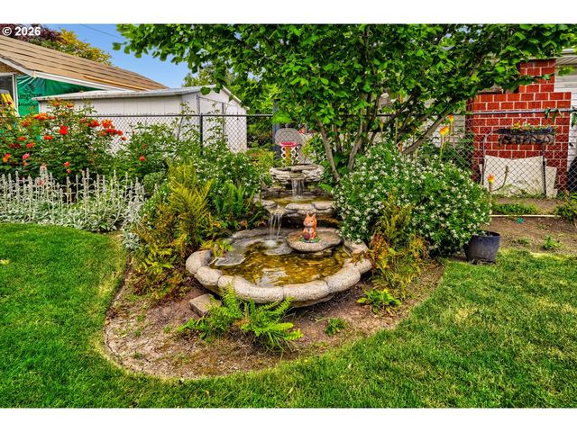 2565 DOVER Dr, Eugene, OR 97404