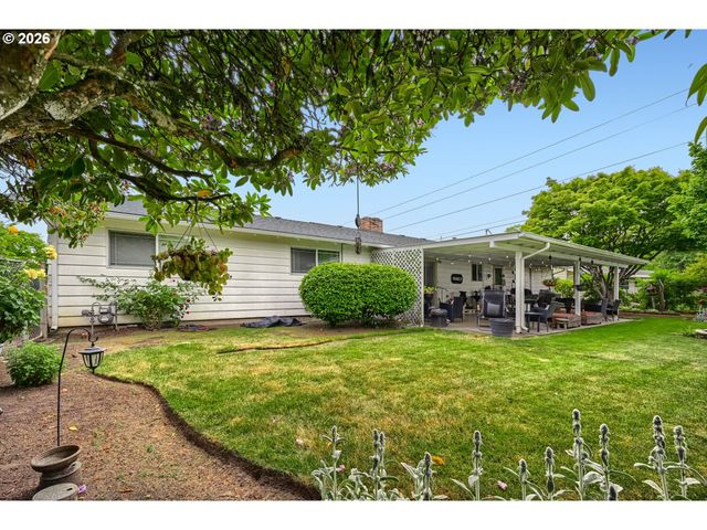 2565 DOVER Dr, Eugene, OR 97404