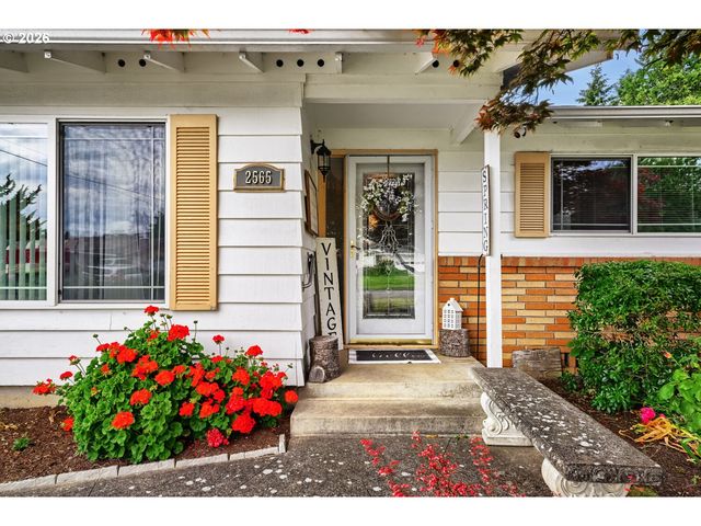 2565 DOVER Dr, Eugene, OR 97404
