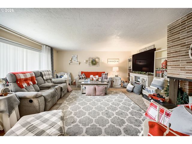 2565 DOVER Dr, Eugene, OR 97404