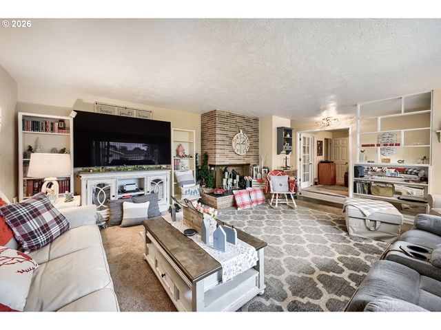 2565 DOVER Dr, Eugene, OR 97404