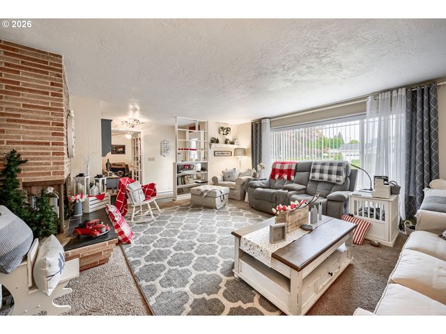 2565 DOVER Dr, Eugene, OR 97404