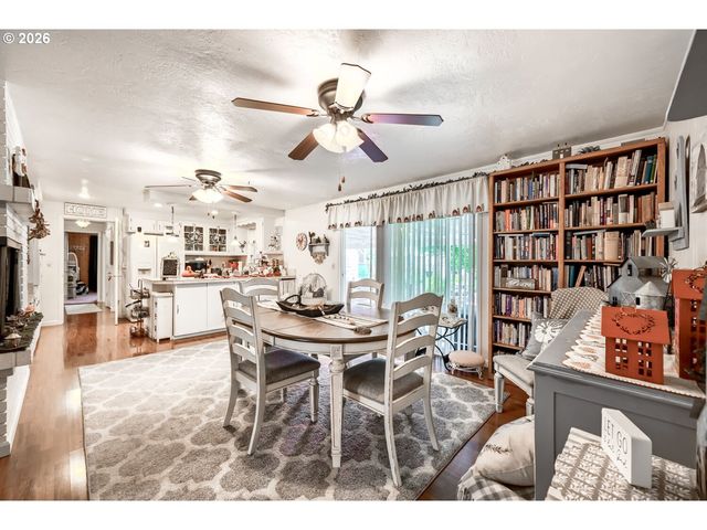 2565 DOVER Dr, Eugene, OR 97404
