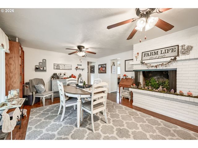 2565 DOVER Dr, Eugene, OR 97404