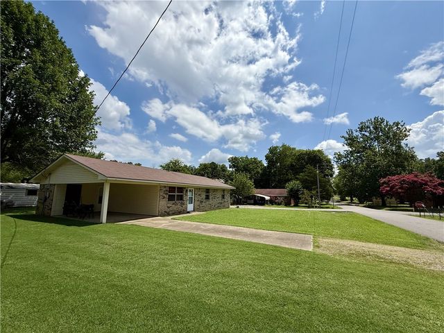 303 W Valley Street, Ola, AR 72853