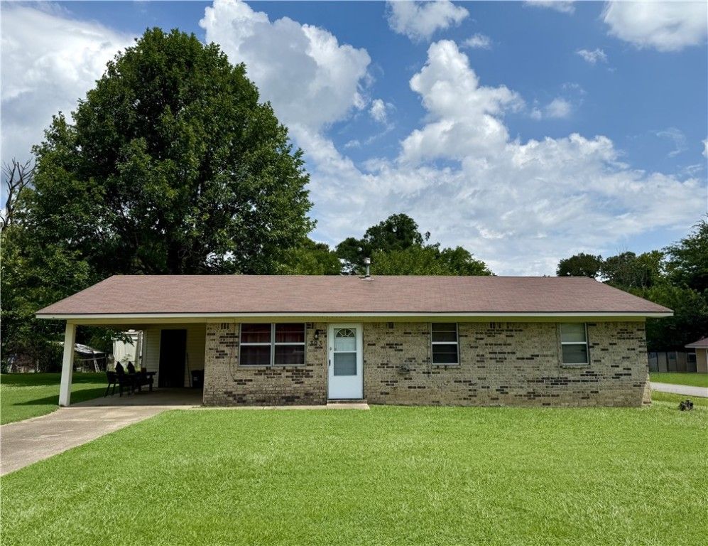 303 W Valley Street, Ola, AR 72853