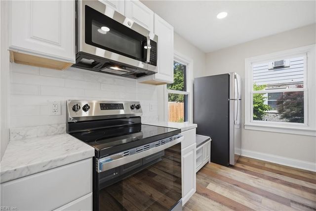 21 Aylwin RD, Portsmouth, VA 23702