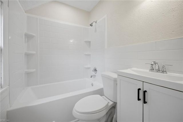 21 Aylwin RD, Portsmouth, VA 23702
