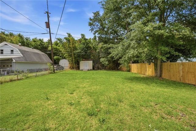 21 Aylwin RD, Portsmouth, VA 23702