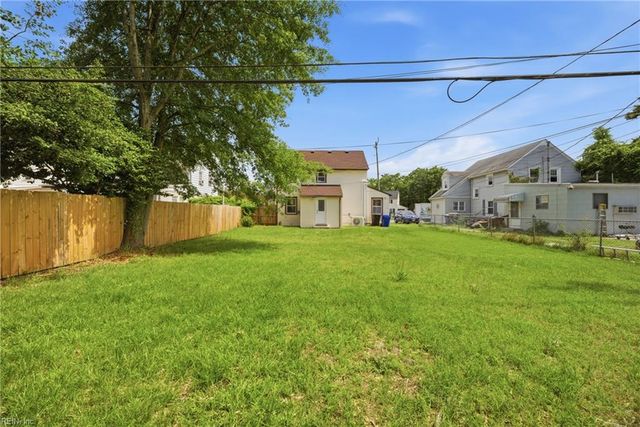 21 Aylwin RD, Portsmouth, VA 23702