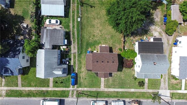 21 Aylwin RD, Portsmouth, VA 23702