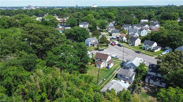21 Aylwin RD, Portsmouth, VA 23702