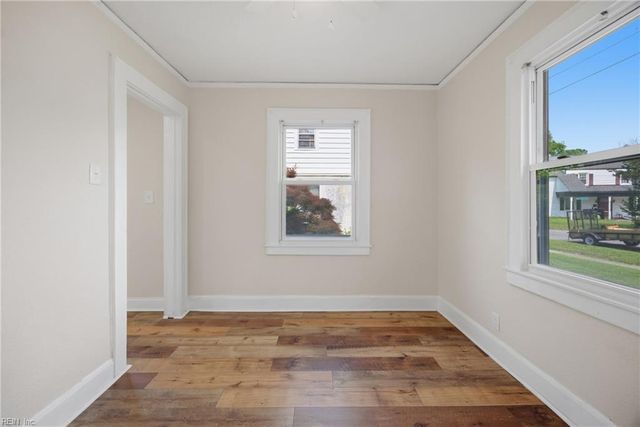 21 Aylwin RD, Portsmouth, VA 23702