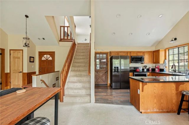 1108 Grass Valley Road, Lake Arrowhead, CA 92352
