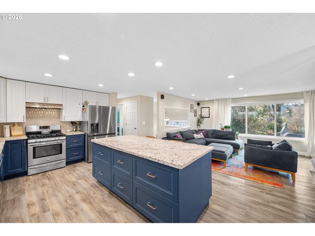 1310 SHERRI Ct, West Linn, OR 97068