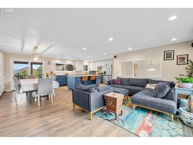 1310 SHERRI Ct, West Linn, OR 97068