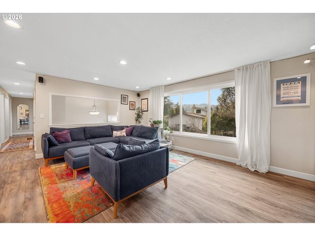 1310 SHERRI Ct, West Linn, OR 97068