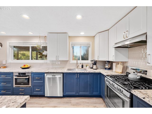 1310 SHERRI Ct, West Linn, OR 97068