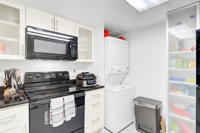 14 Lockwood Drive 6h, Charleston, SC 29401