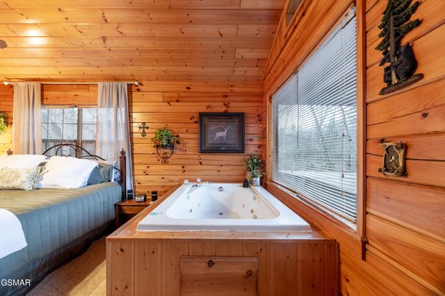 2210 Hawks Point Way, Sevierville, TN 37862