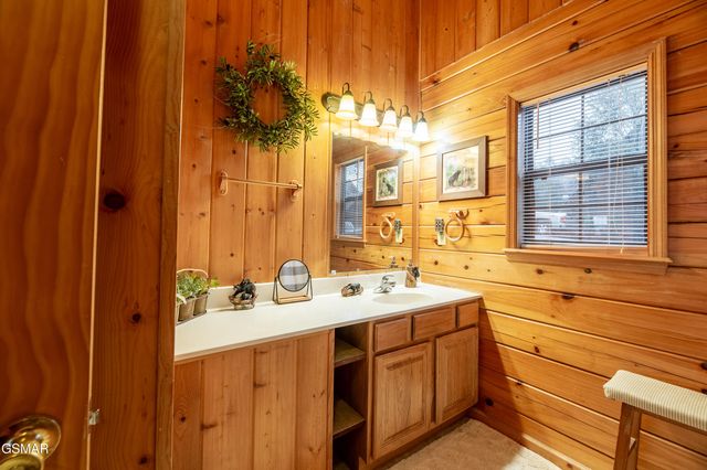 2210 Hawks Point Way, Sevierville, TN 37862