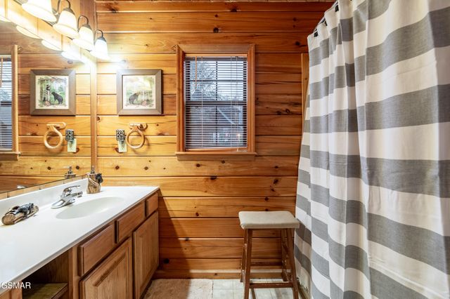 2210 Hawks Point Way, Sevierville, TN 37862