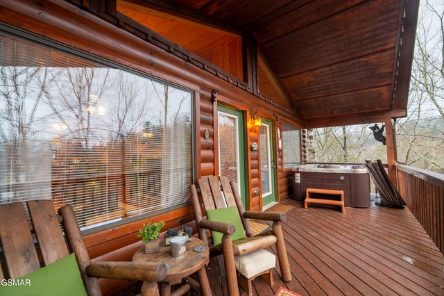 2210 Hawks Point Way, Sevierville, TN 37862