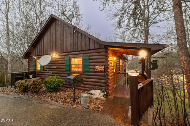 2210 Hawks Point Way, Sevierville, TN 37862