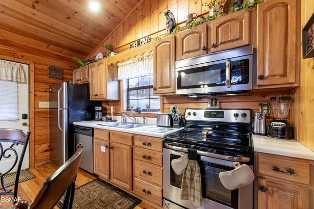 2210 Hawks Point Way, Sevierville, TN 37862