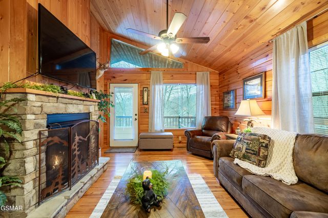 2210 Hawks Point Way, Sevierville, TN 37862