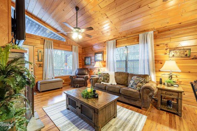 2210 Hawks Point Way, Sevierville, TN 37862