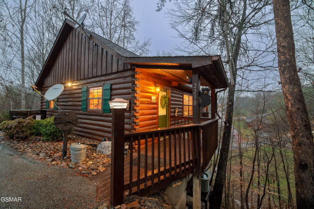 2210 Hawks Point Way, Sevierville, TN 37862