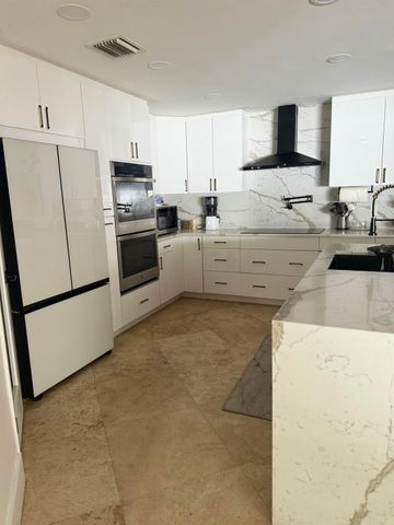 6000 Adriatic Way, West Palm Beach, FL 33413