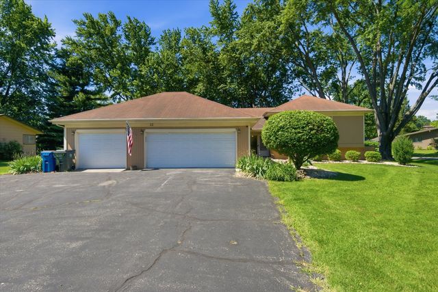 22 Plum Court, Sleepy Hollow, IL 60118