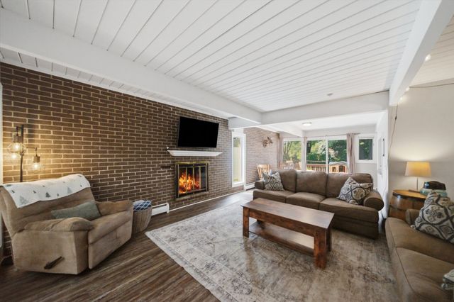 22 Plum Court, Sleepy Hollow, IL 60118