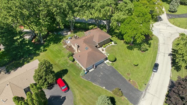 22 Plum Court, Sleepy Hollow, IL 60118