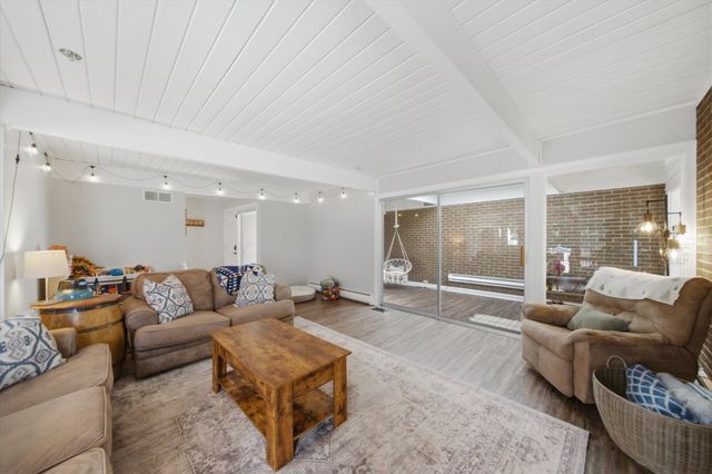 22 Plum Court, Sleepy Hollow, IL 60118