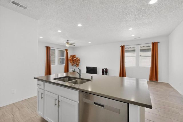 1012 Vallecito Loop NW, Los Lunas, NM 87031