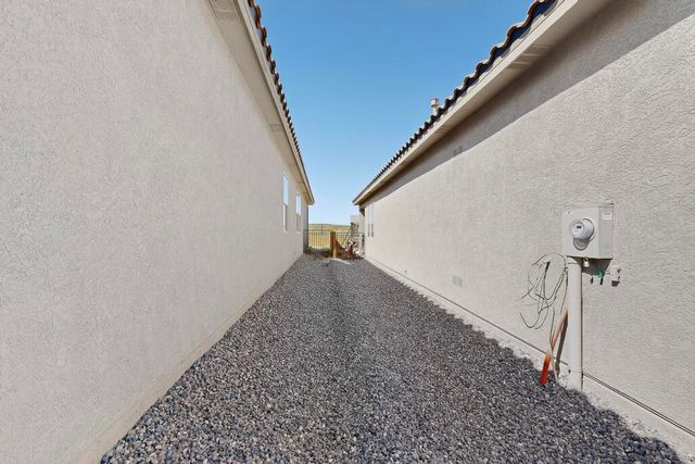 1012 Vallecito Loop NW, Los Lunas, NM 87031