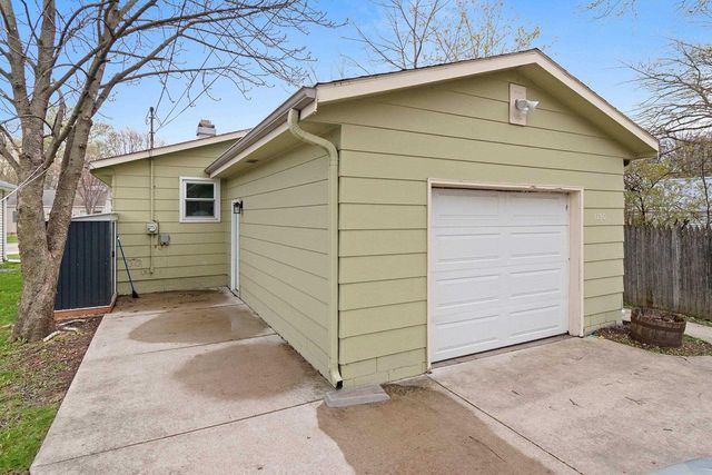 1150 S GREENWOOD AVENUE, Green Bay, WI 54304