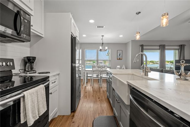 2516 Bayhouse Dr, Rockport, TX 78382