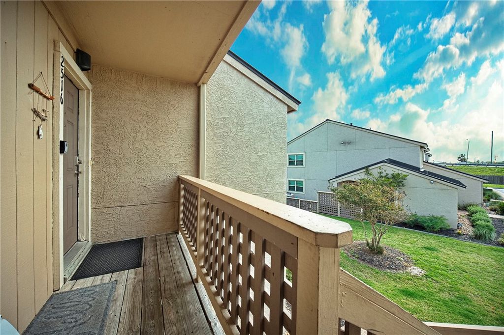 2516 Bayhouse Dr 2516, Rockport, TX 78382 — photo 2