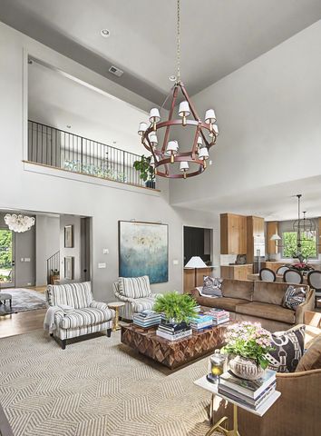 2825 Sugar Tree Rd, Nashville, TN 37215