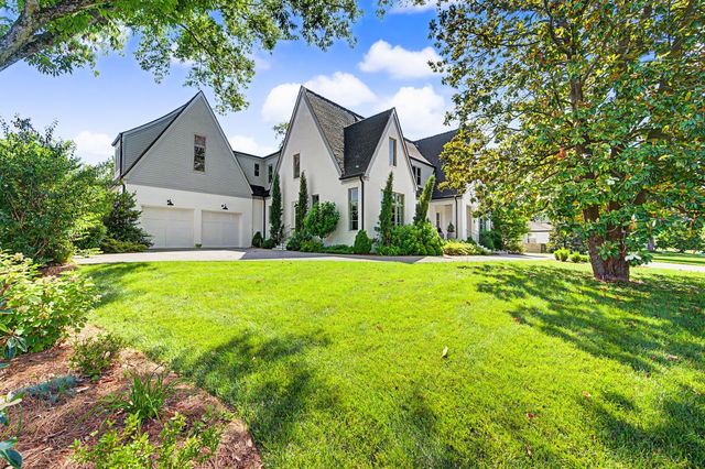 2825 Sugar Tree Rd, Nashville, TN 37215