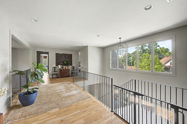 2825 Sugar Tree Rd, Nashville, TN 37215