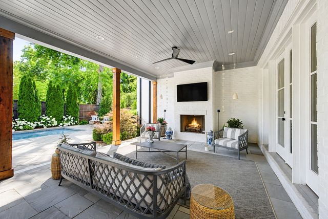 2825 Sugar Tree Rd, Nashville, TN 37215