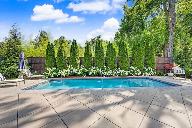2825 Sugar Tree Rd, Nashville, TN 37215